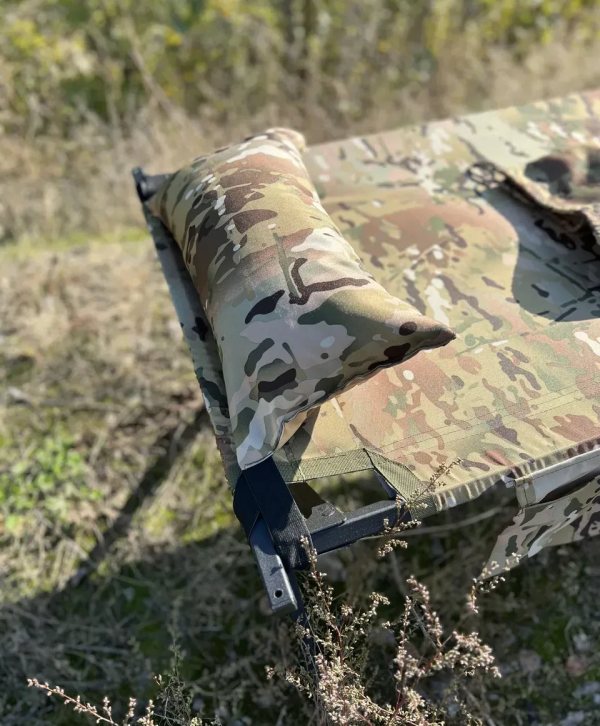 Pernă cu curele de fixare pentru pat pliant militar (nu alunecă de pe pat), Multicam